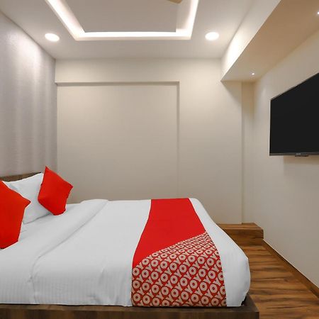 Oyo Hotel Shree Niwas Ahmedabad Exterior foto
