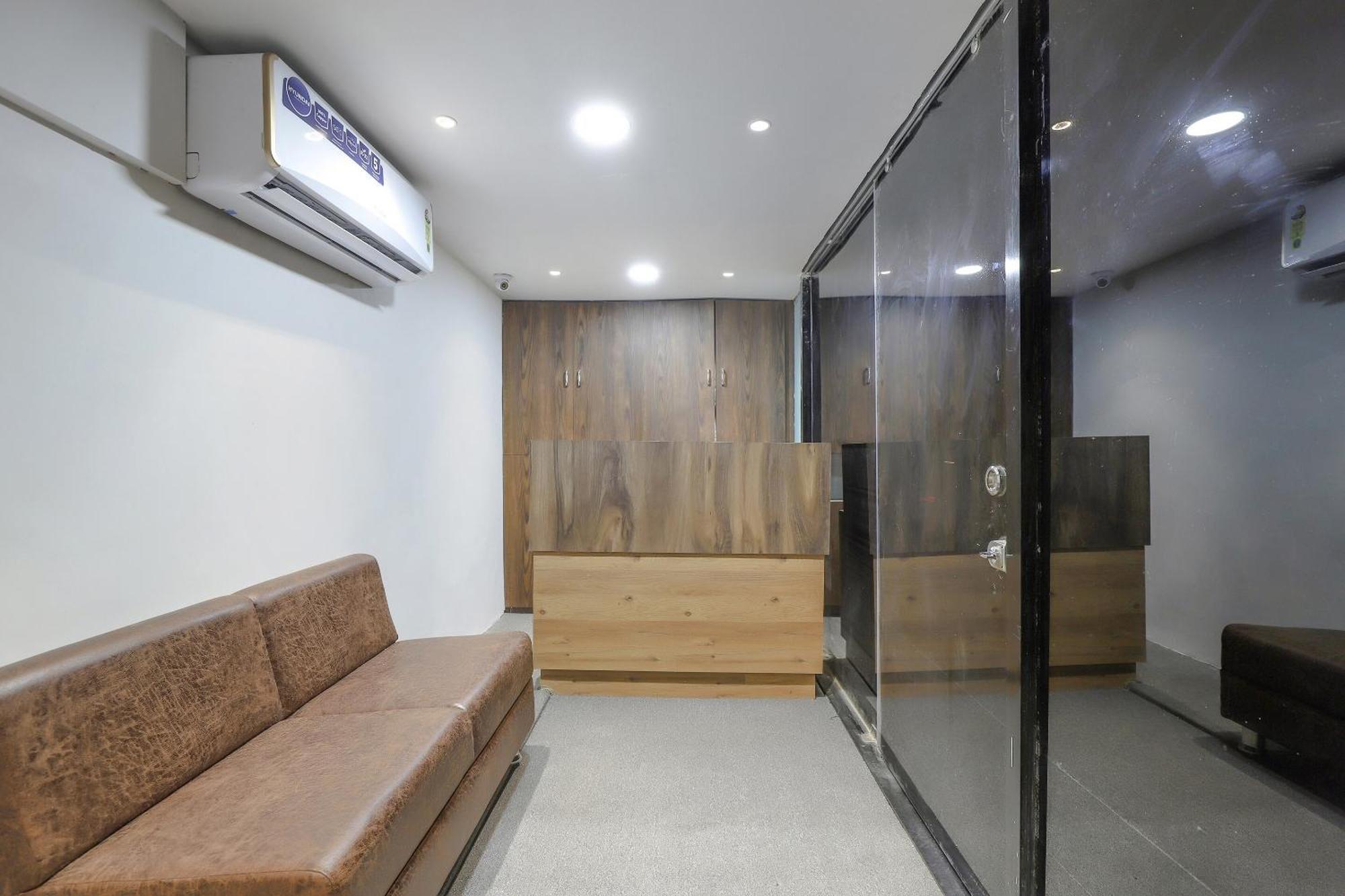 Oyo Hotel Shree Niwas Ahmedabad Exterior foto