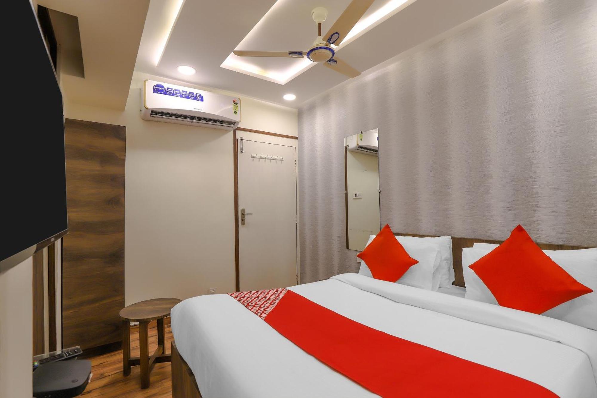 Oyo Hotel Shree Niwas Ahmedabad Exterior foto
