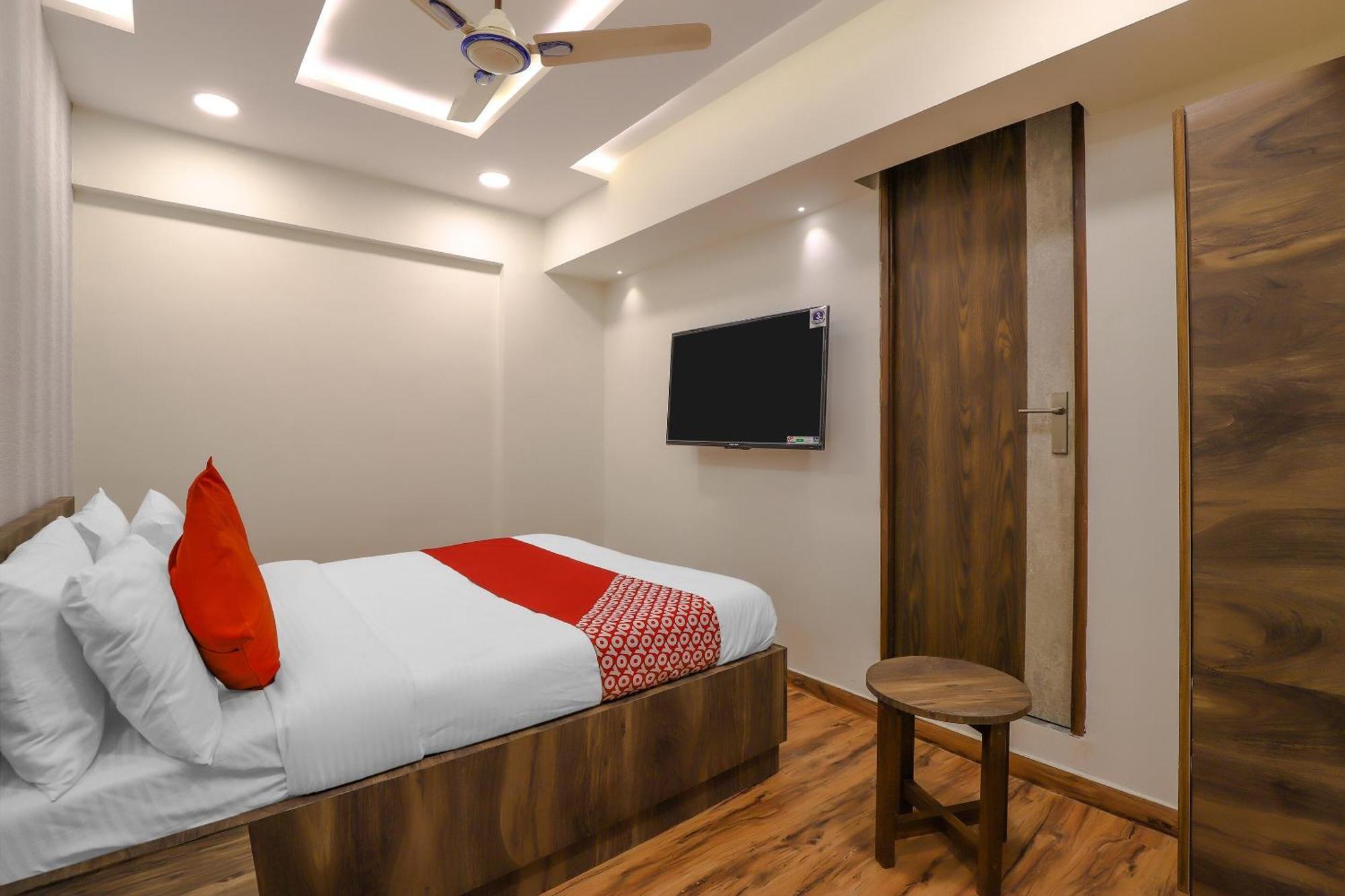 Oyo Hotel Shree Niwas Ahmedabad Exterior foto