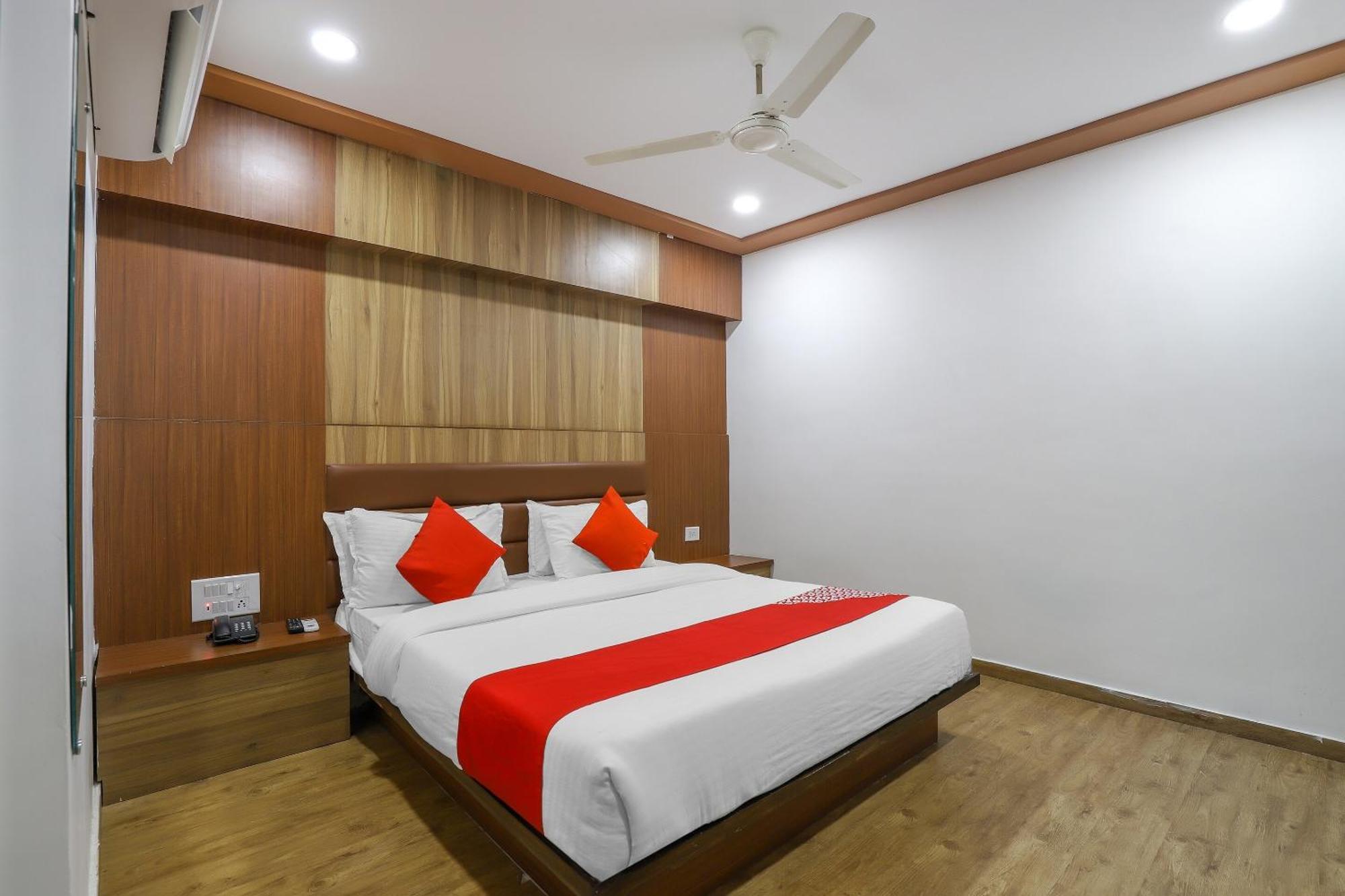 Oyo Hotel Shree Niwas Ahmedabad Exterior foto